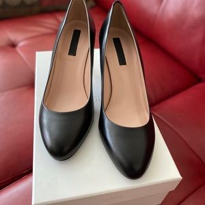 Hugoboss black shoes size 9 heeled leather